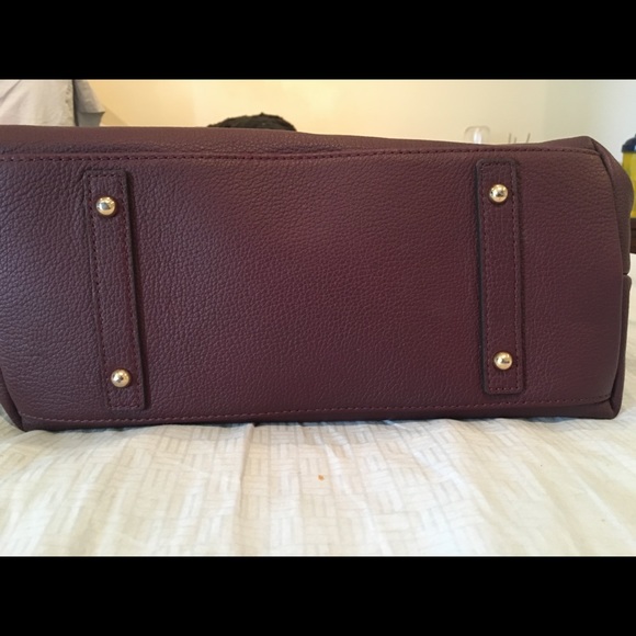 NWT Dooney & Bourke large Logo lock leather shoulder bag - Picture 4 of 8